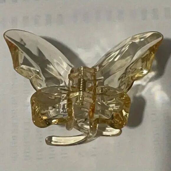 Y2K Vintage Look Amber Butterfly Hair Clip Acrylic Thick Hair Women and Girls - Picture 2 of 3